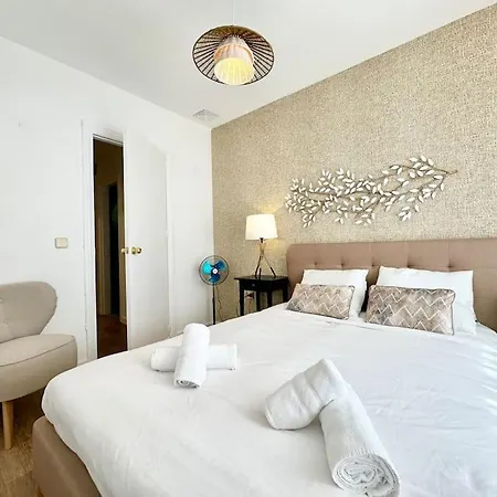 Spacious 3bd With 2bh & Ac شقة