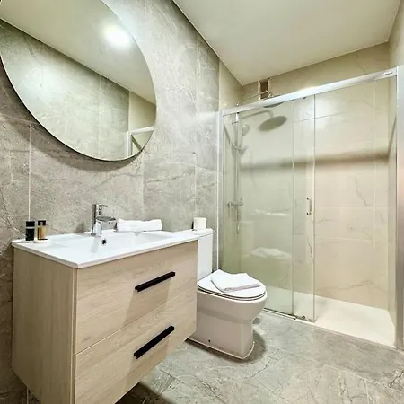 Spacious 3bd With 2bh & Ac شقة